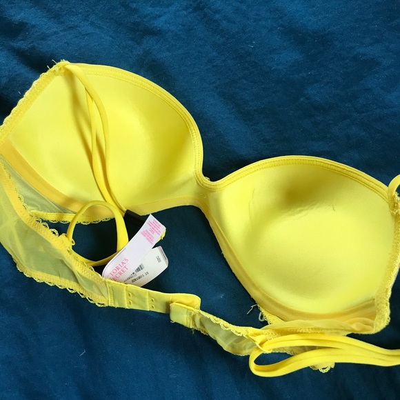 🔥🔥Victoria’s Secret lace push up bra 32C - Picture 2 of 3